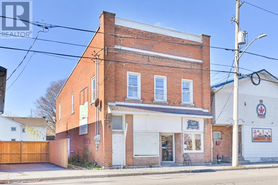 208 VICTORIA STREET N