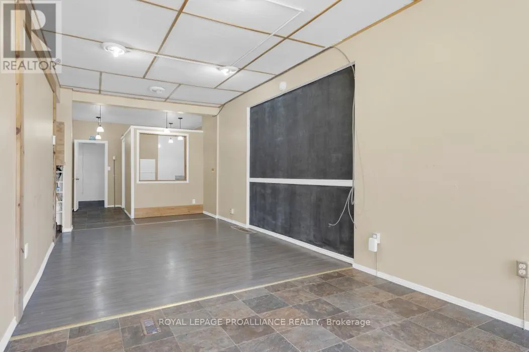 208 VICTORIA STREET N