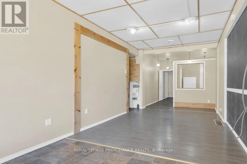 208 VICTORIA STREET N