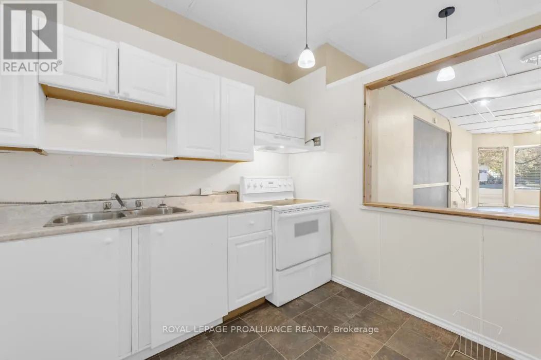 208 VICTORIA STREET N