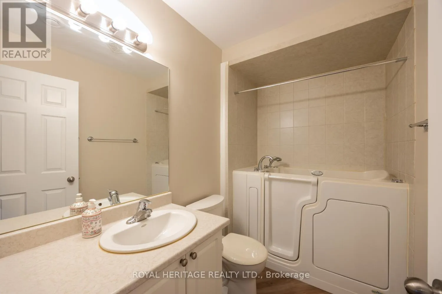 501 - 325 DENSMORE ROAD W, #501