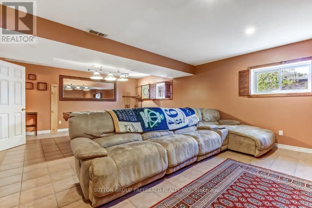 296 BOURNEMOUTH DRIVE