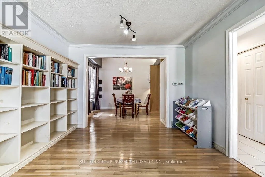 296 BOURNEMOUTH DRIVE