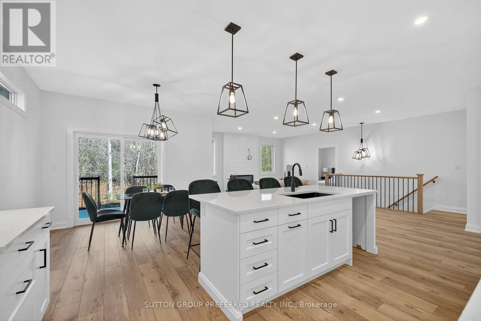 22 - 175 GLENGARIFF DRIVE, #22