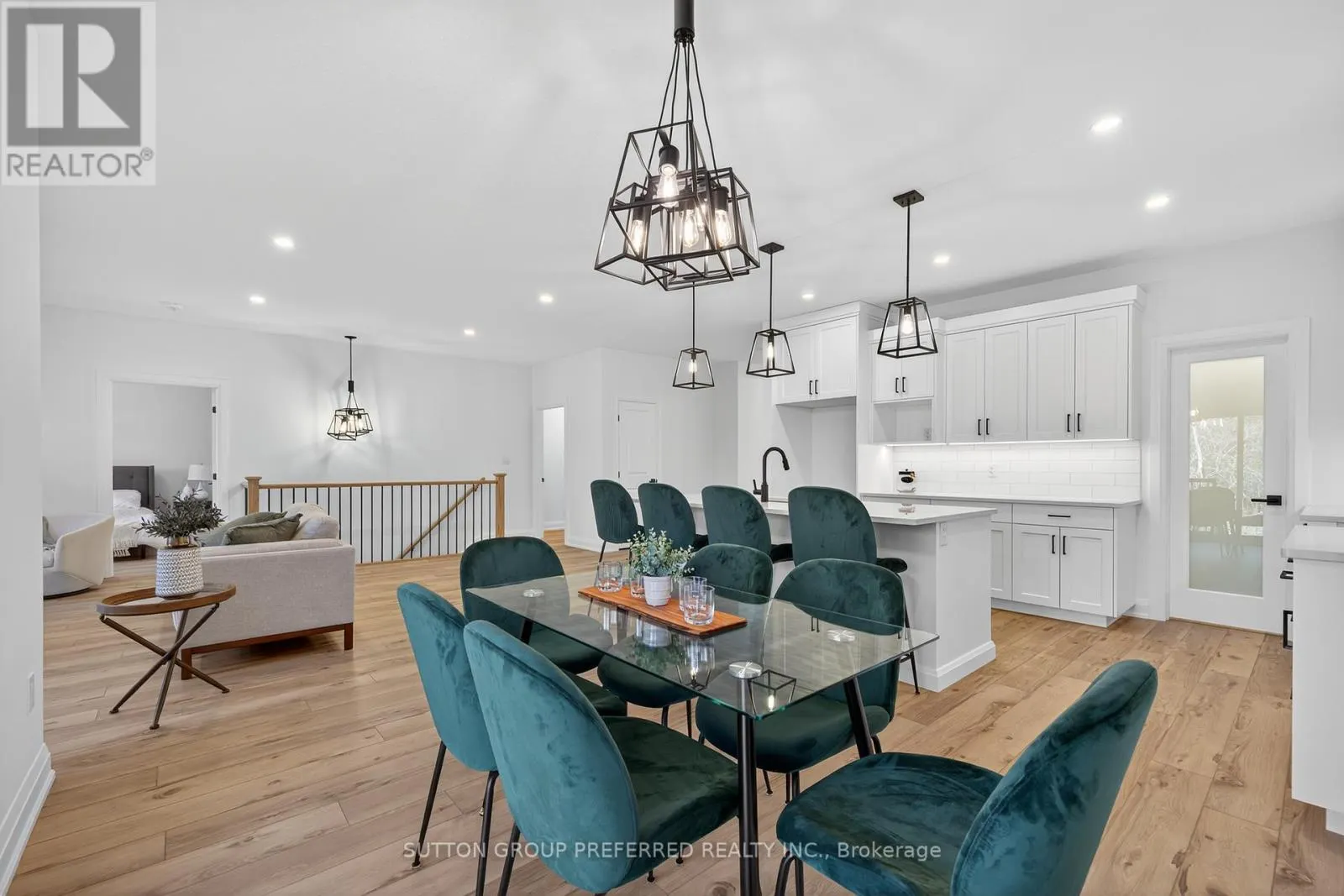 22 - 175 GLENGARIFF DRIVE, #22