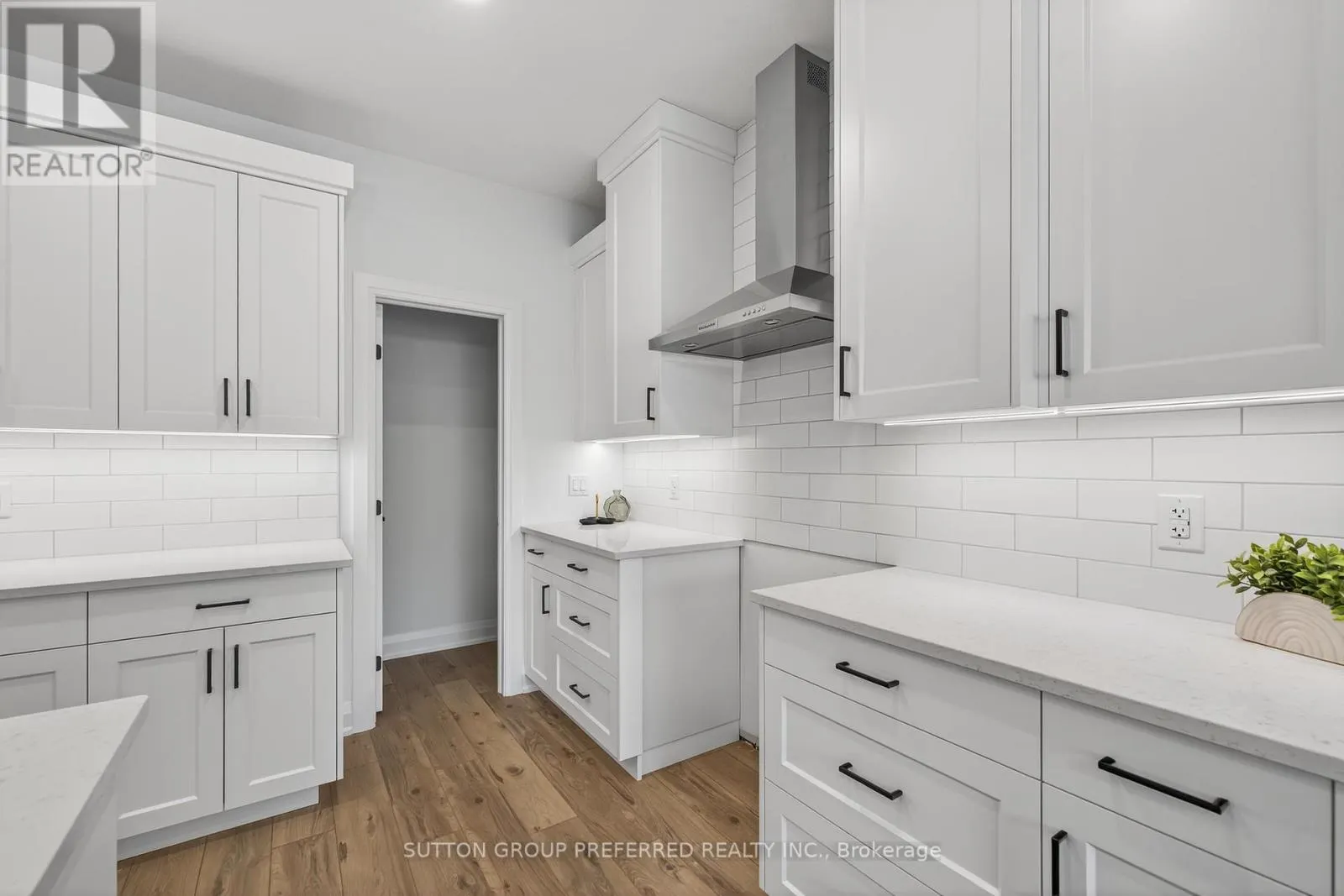 22 - 175 GLENGARIFF DRIVE, #22