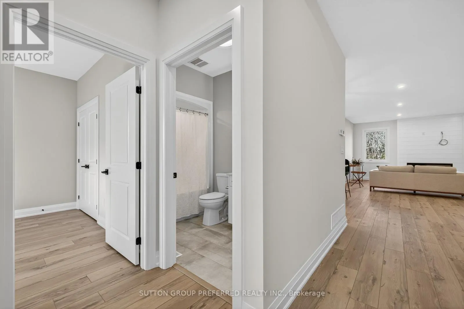 22 - 175 GLENGARIFF DRIVE, #22