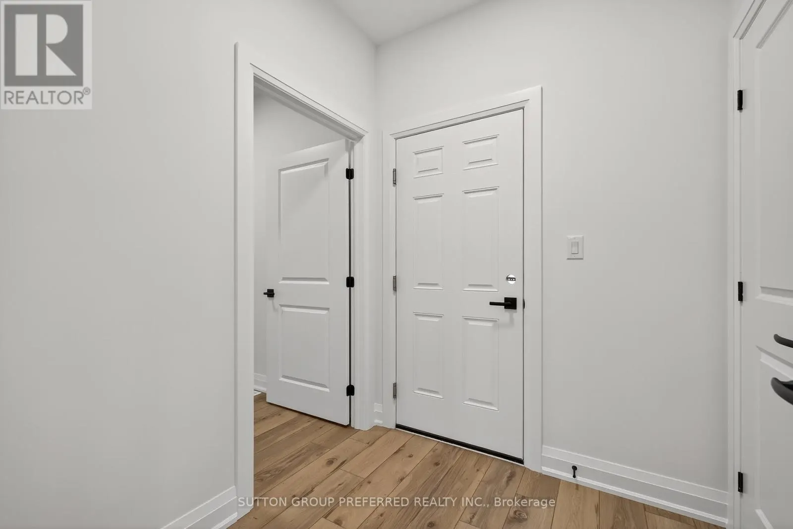 22 - 175 GLENGARIFF DRIVE, #22