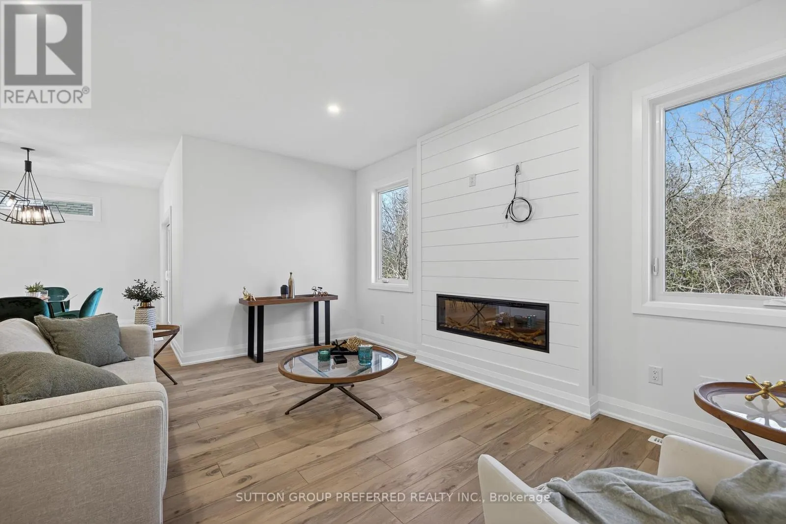 22 - 175 GLENGARIFF DRIVE, #22