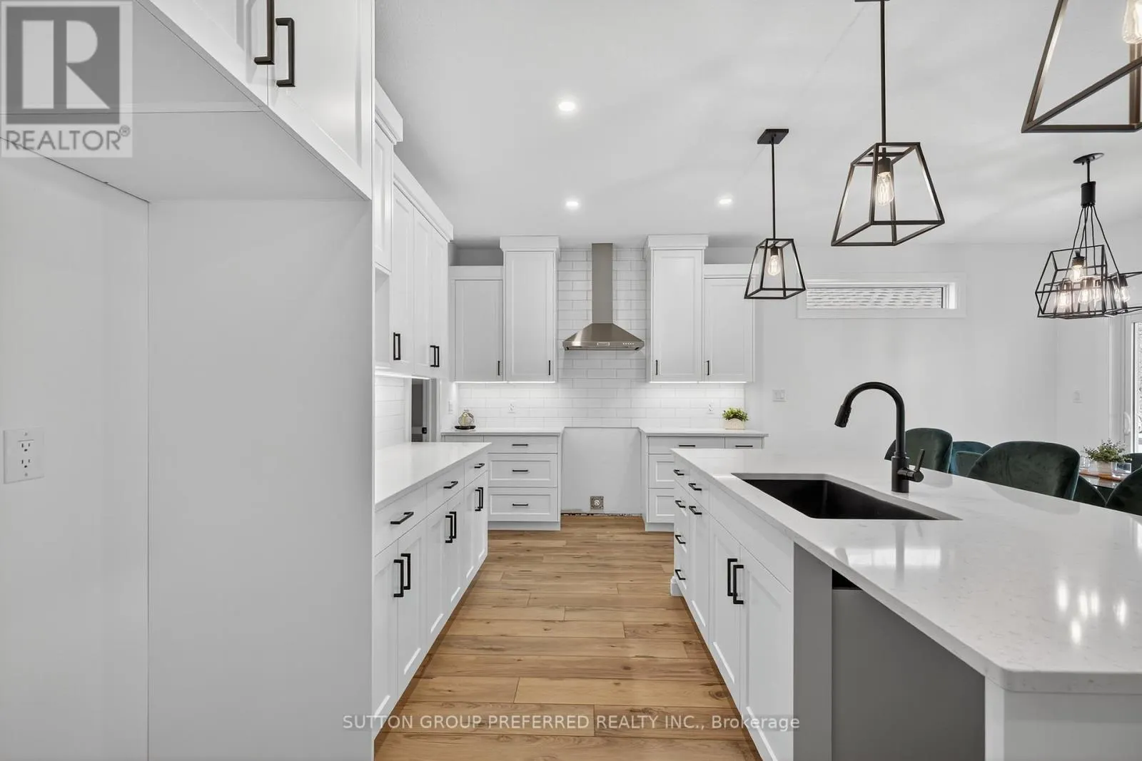 22 - 175 GLENGARIFF DRIVE, #22