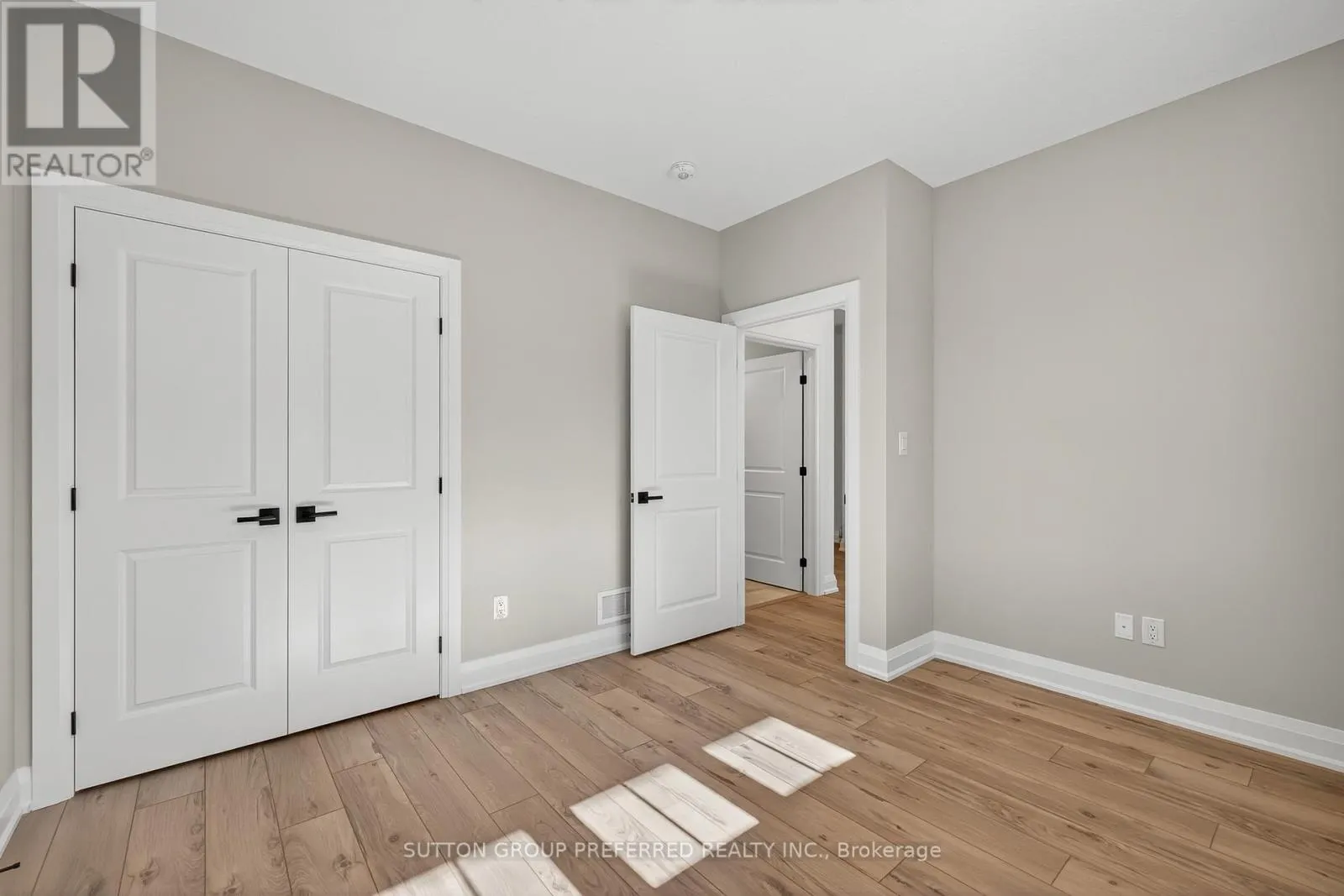 22 - 175 GLENGARIFF DRIVE, #22