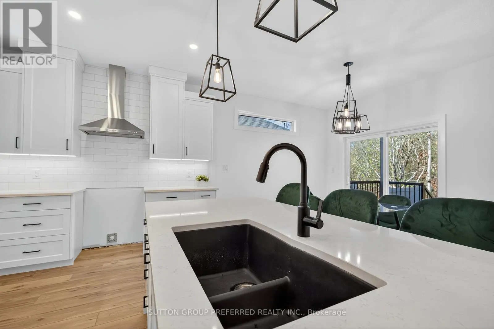 22 - 175 GLENGARIFF DRIVE, #22