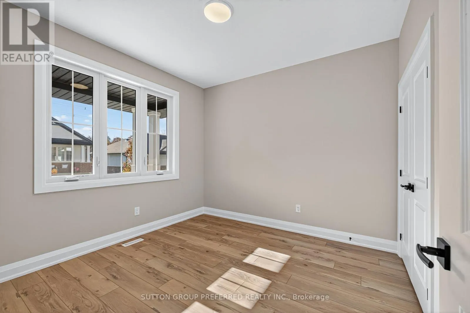 22 - 175 GLENGARIFF DRIVE, #22