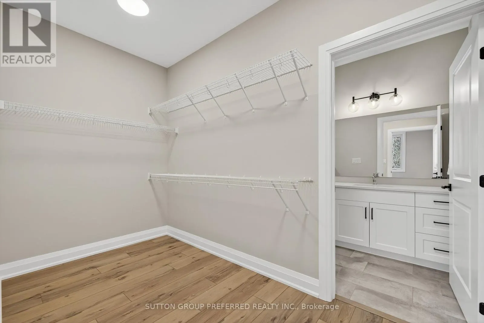 22 - 175 GLENGARIFF DRIVE, #22