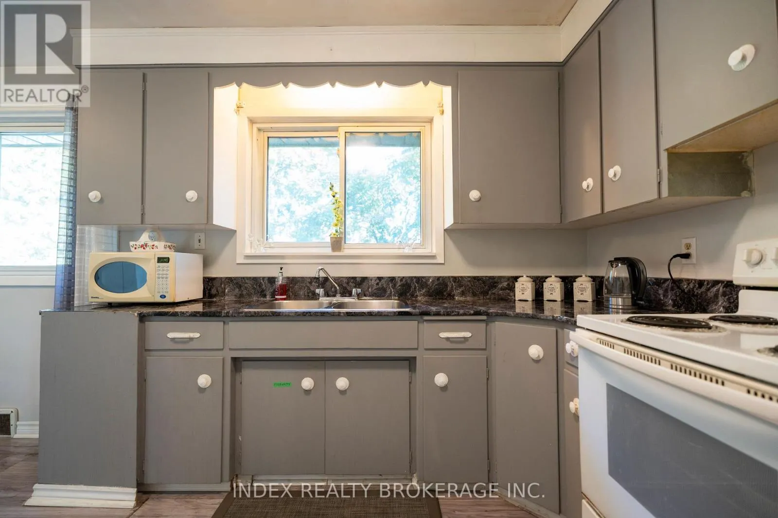 3664 ARLINGTON AVENUE