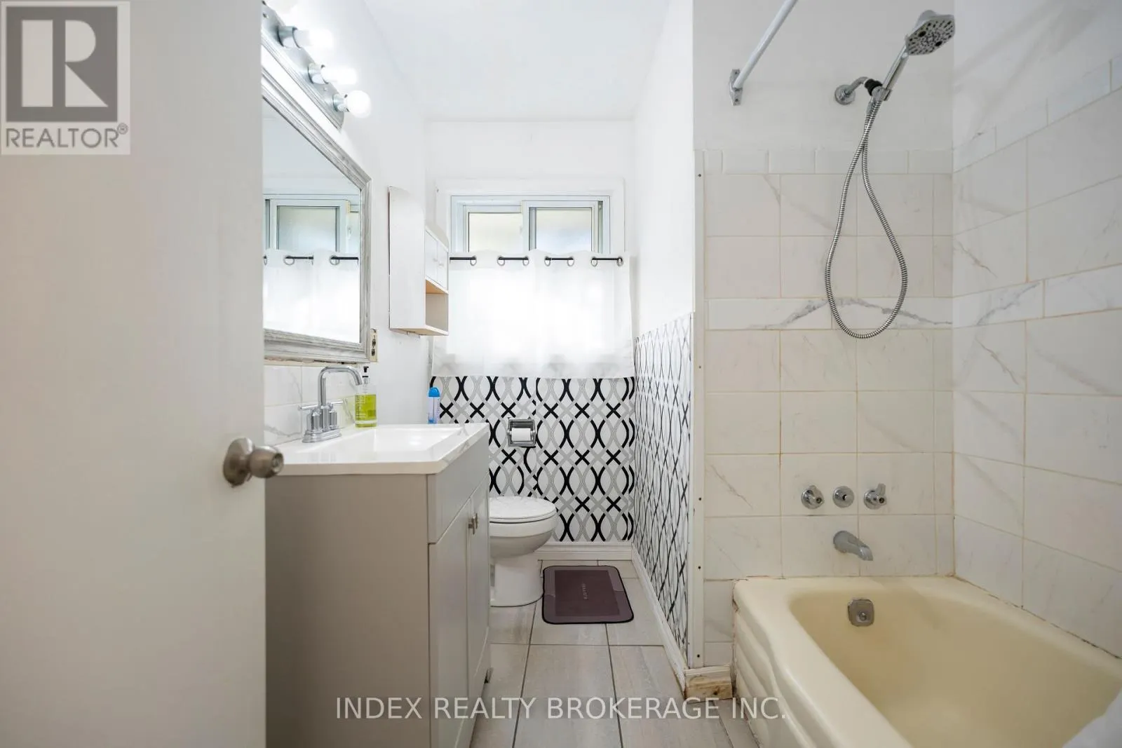 3664 ARLINGTON AVENUE