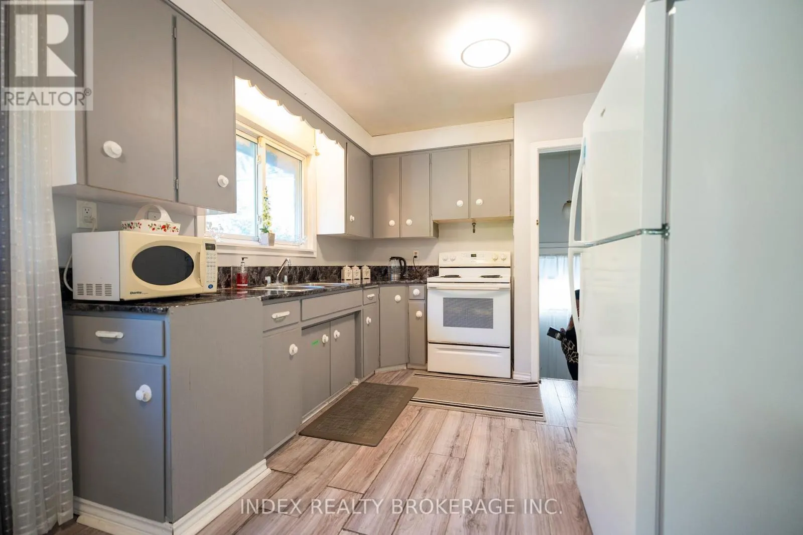 3664 ARLINGTON AVENUE