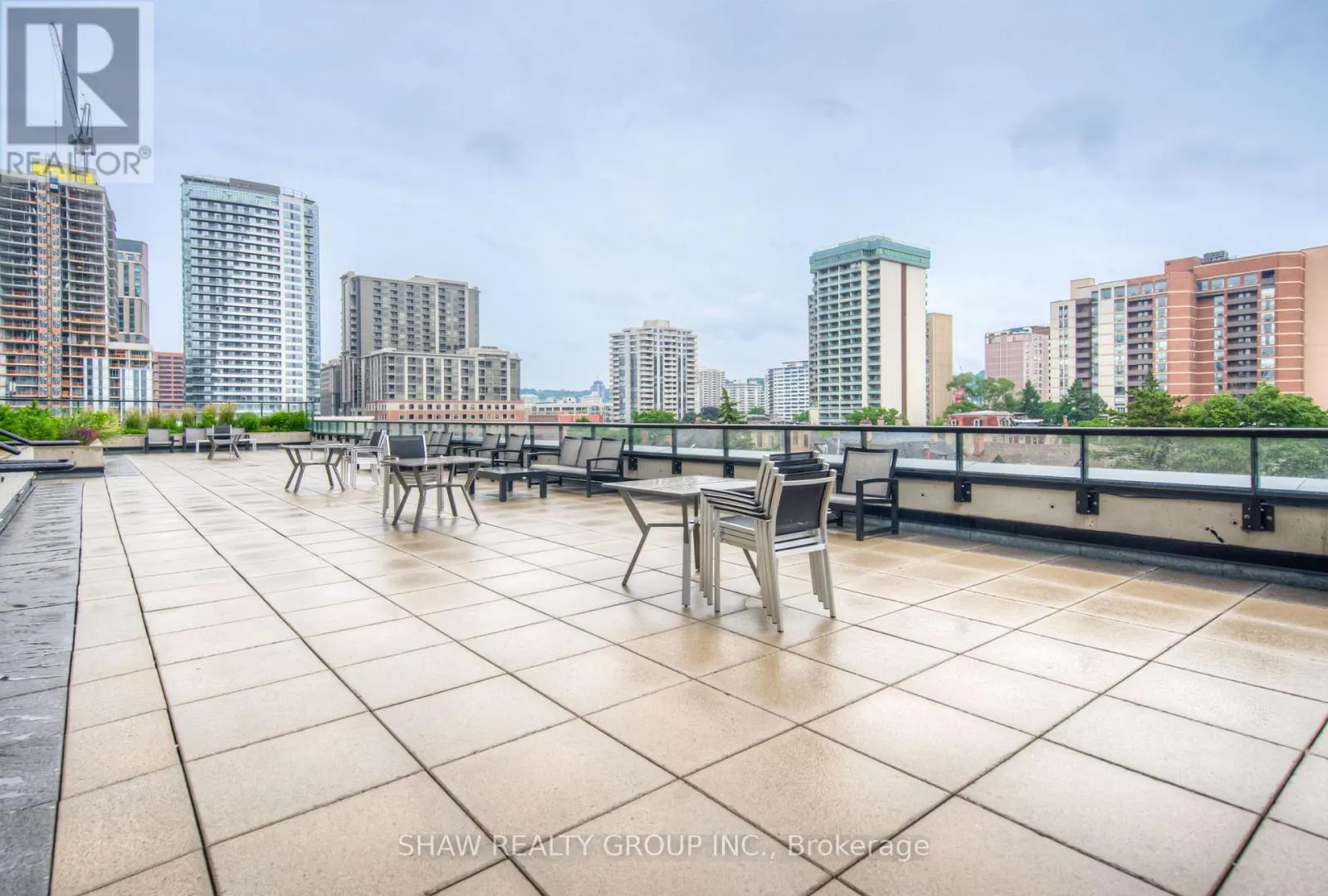 1015 - 15 QUEEN STREET S