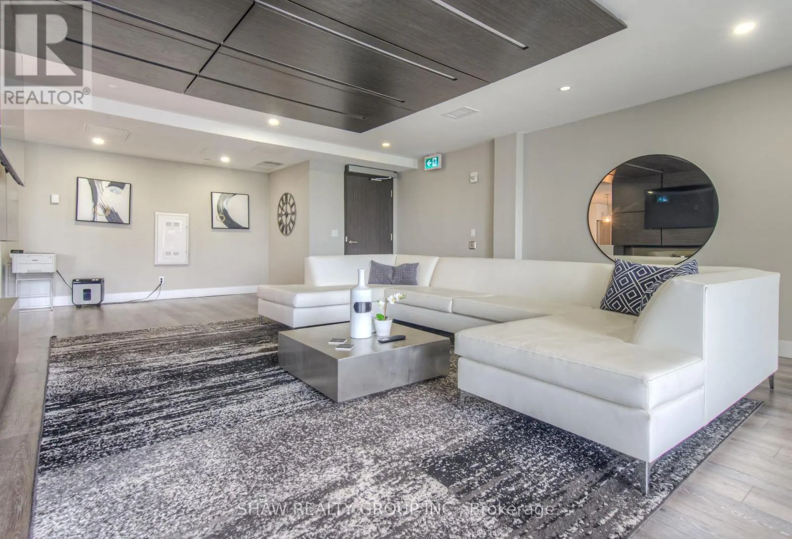 1015 - 15 QUEEN STREET S