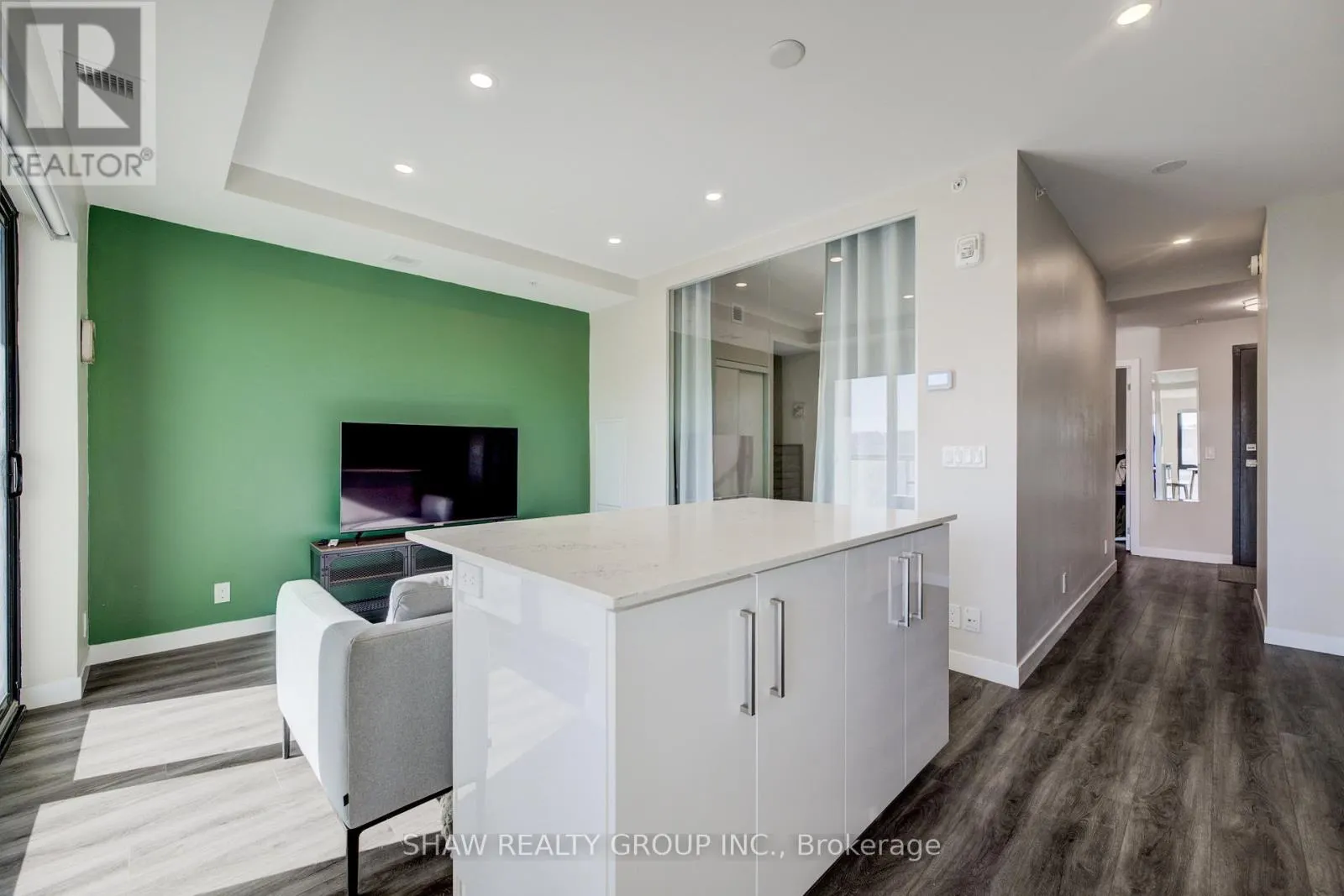 1015 - 15 QUEEN STREET S