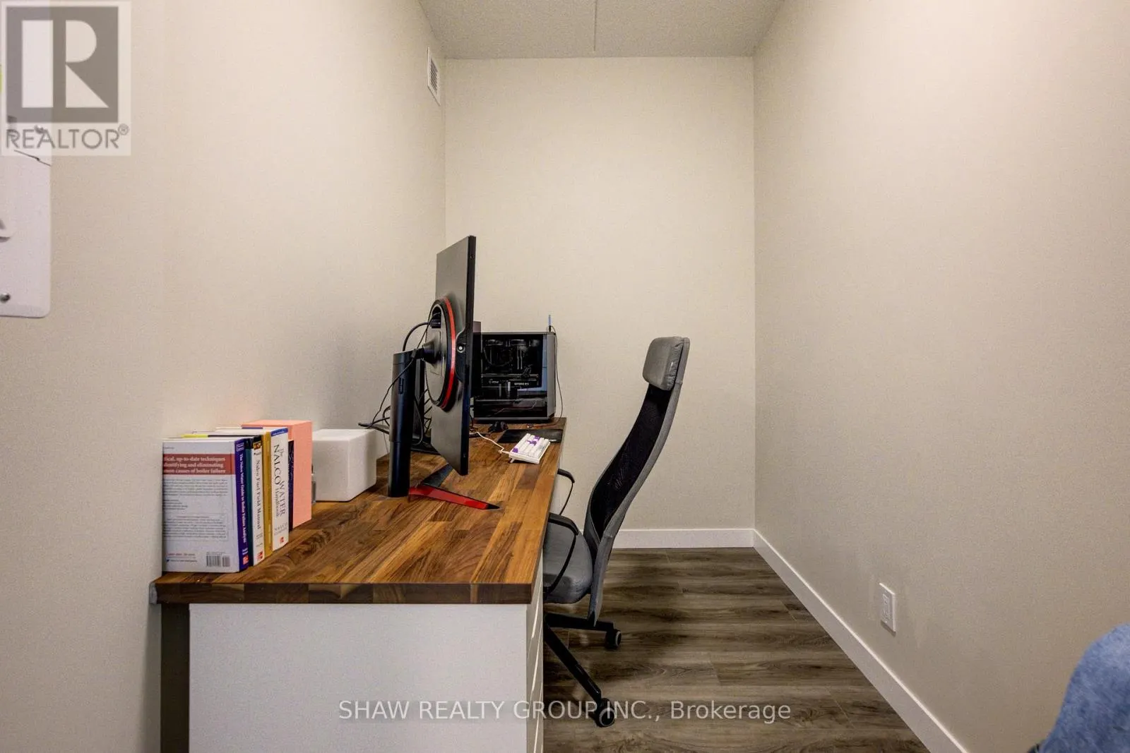 1015 - 15 QUEEN STREET S