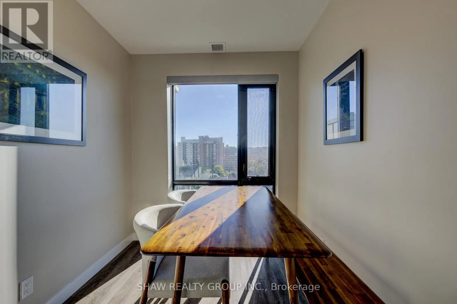 1015 - 15 QUEEN STREET S