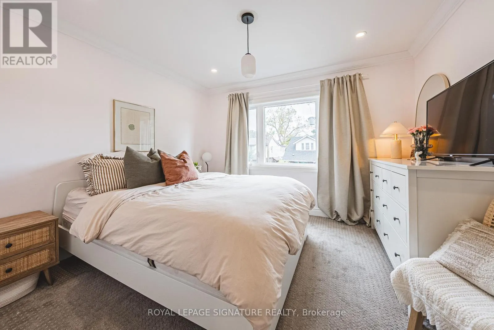 110 KENSINGTON AVENUE S