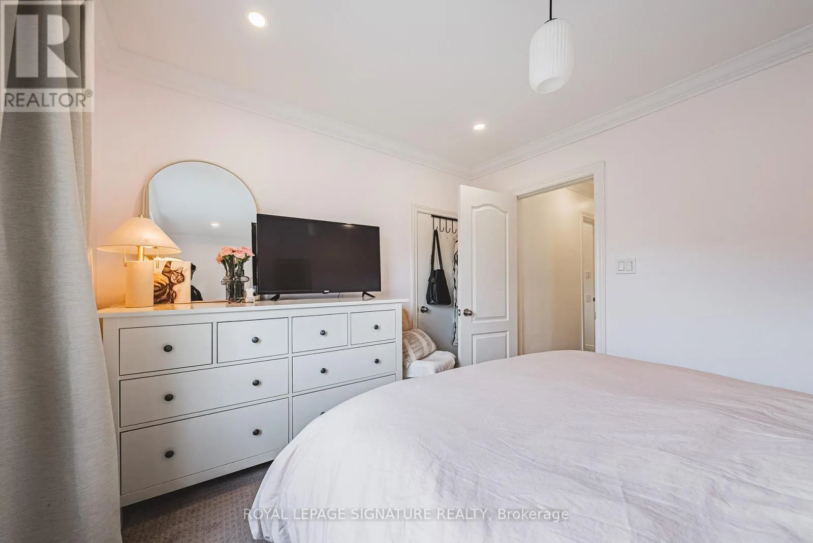 110 KENSINGTON AVENUE S