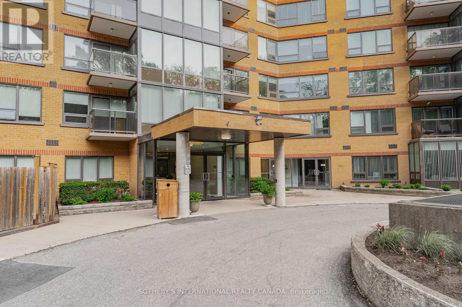 1003 - 237 KING STREET W