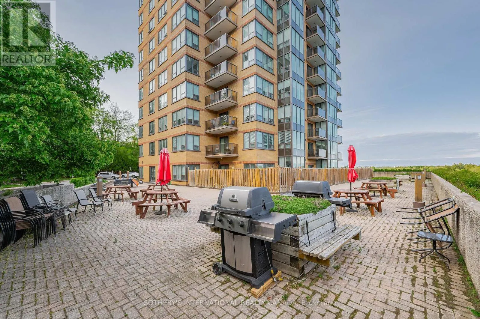 1003 - 237 KING STREET W