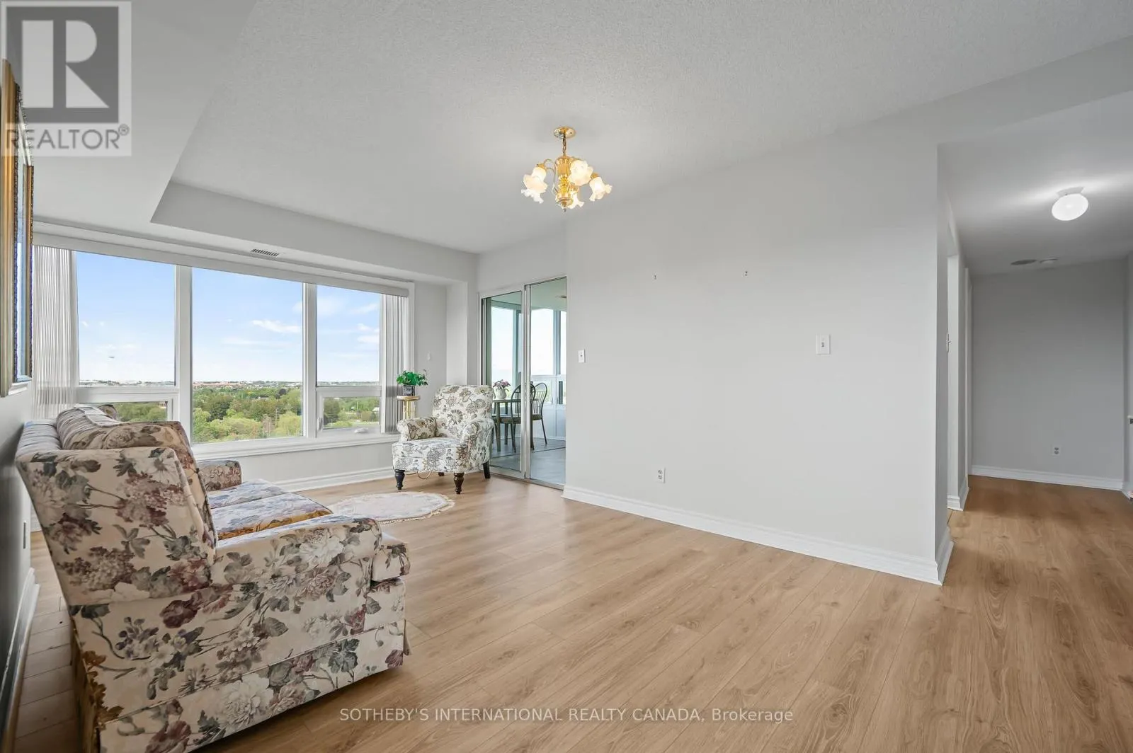 1003 - 237 KING STREET W