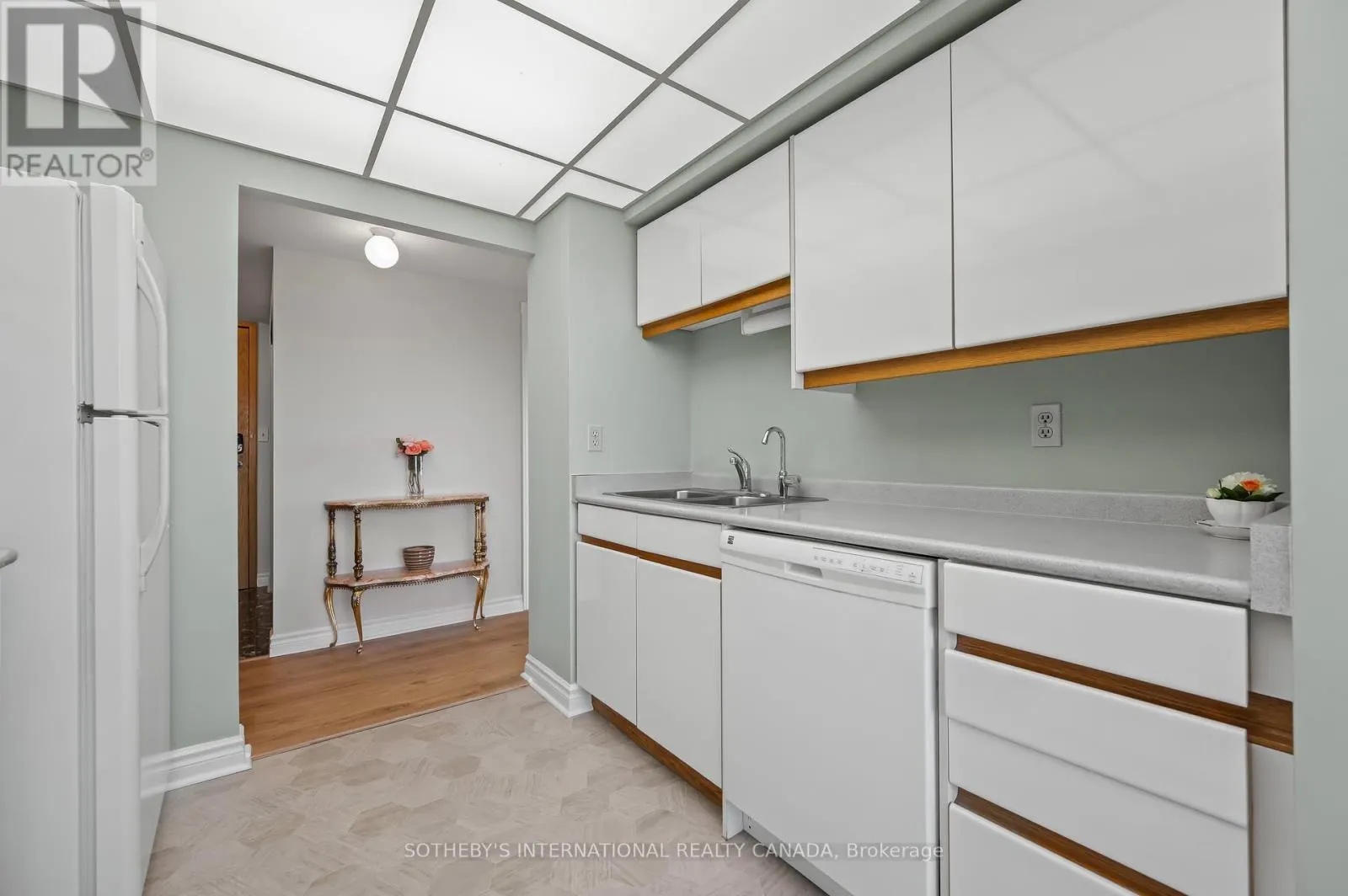 1003 - 237 KING STREET W