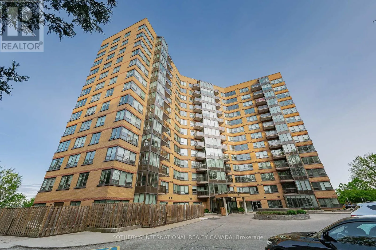 1003 - 237 KING STREET W