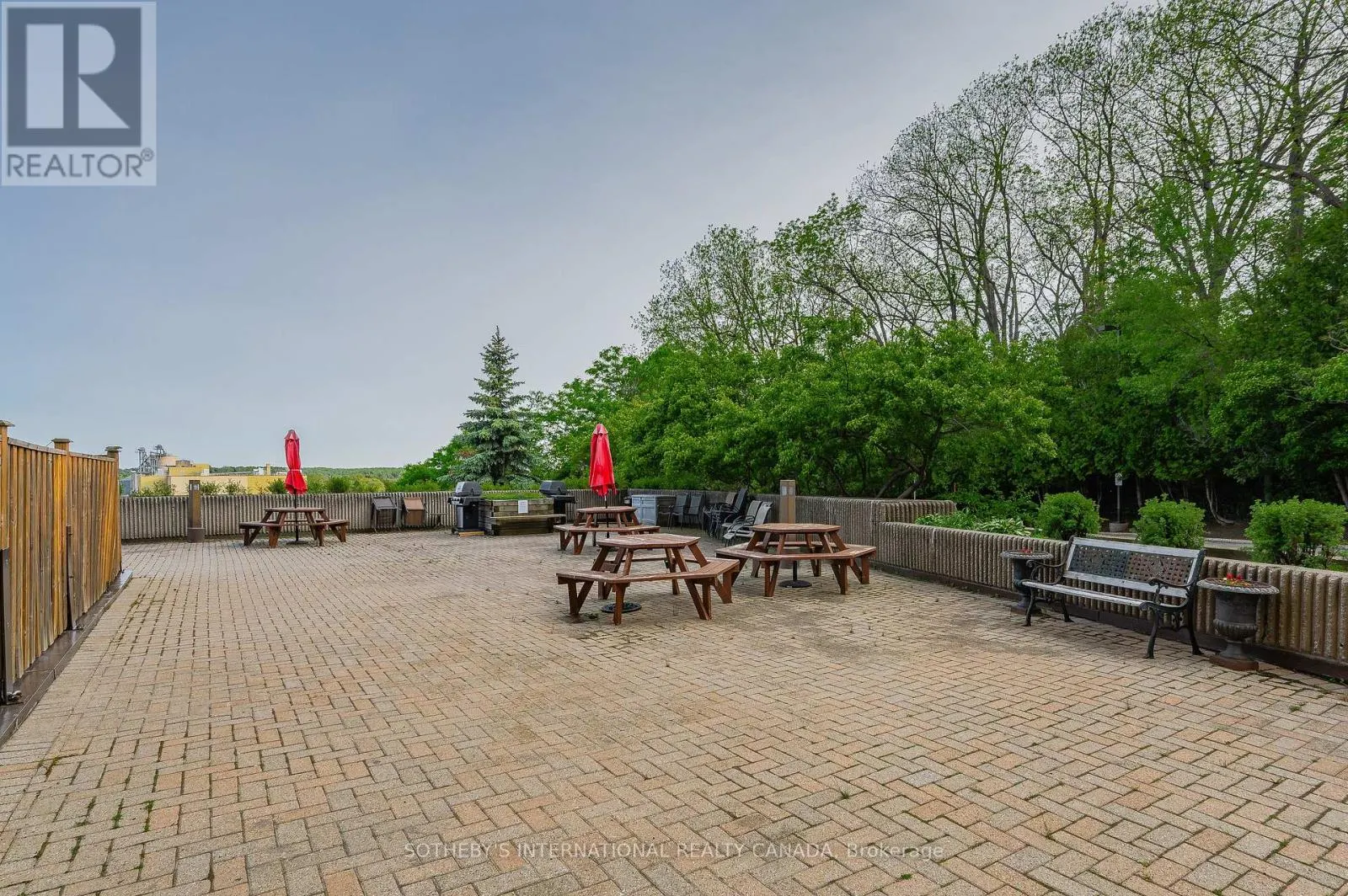 1003 - 237 KING STREET W