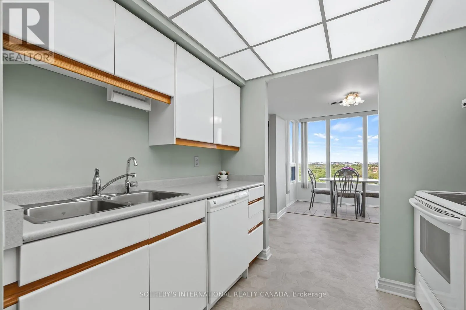 1003 - 237 KING STREET W