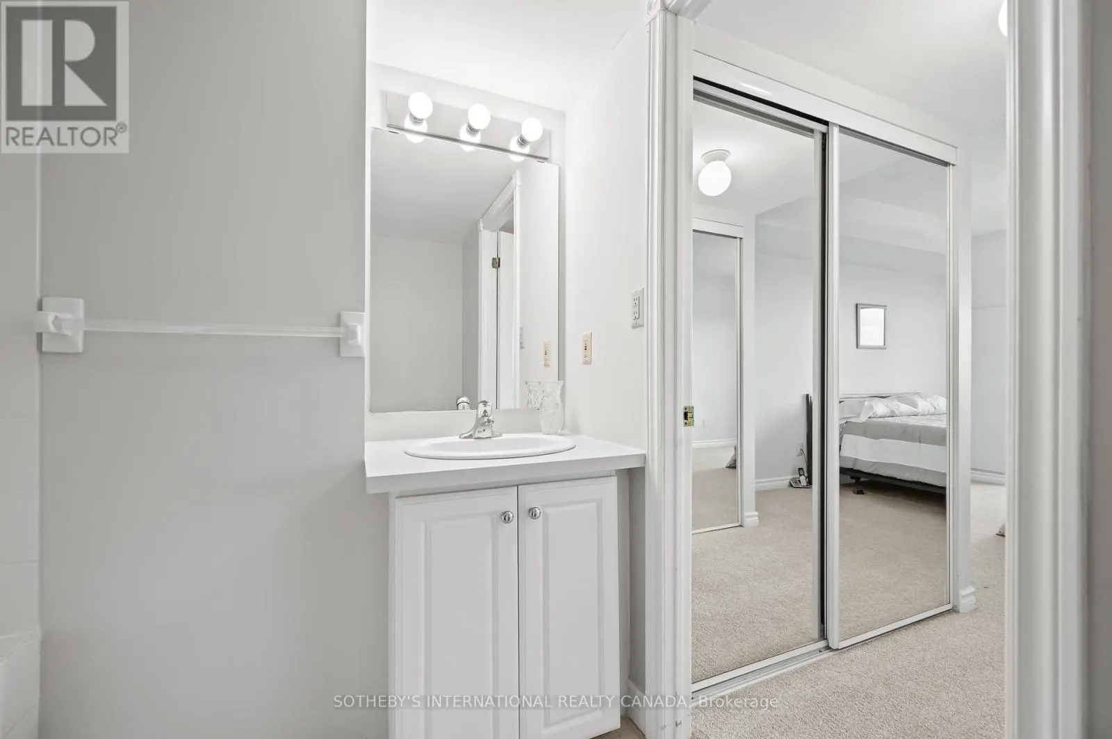 1003 - 237 KING STREET W