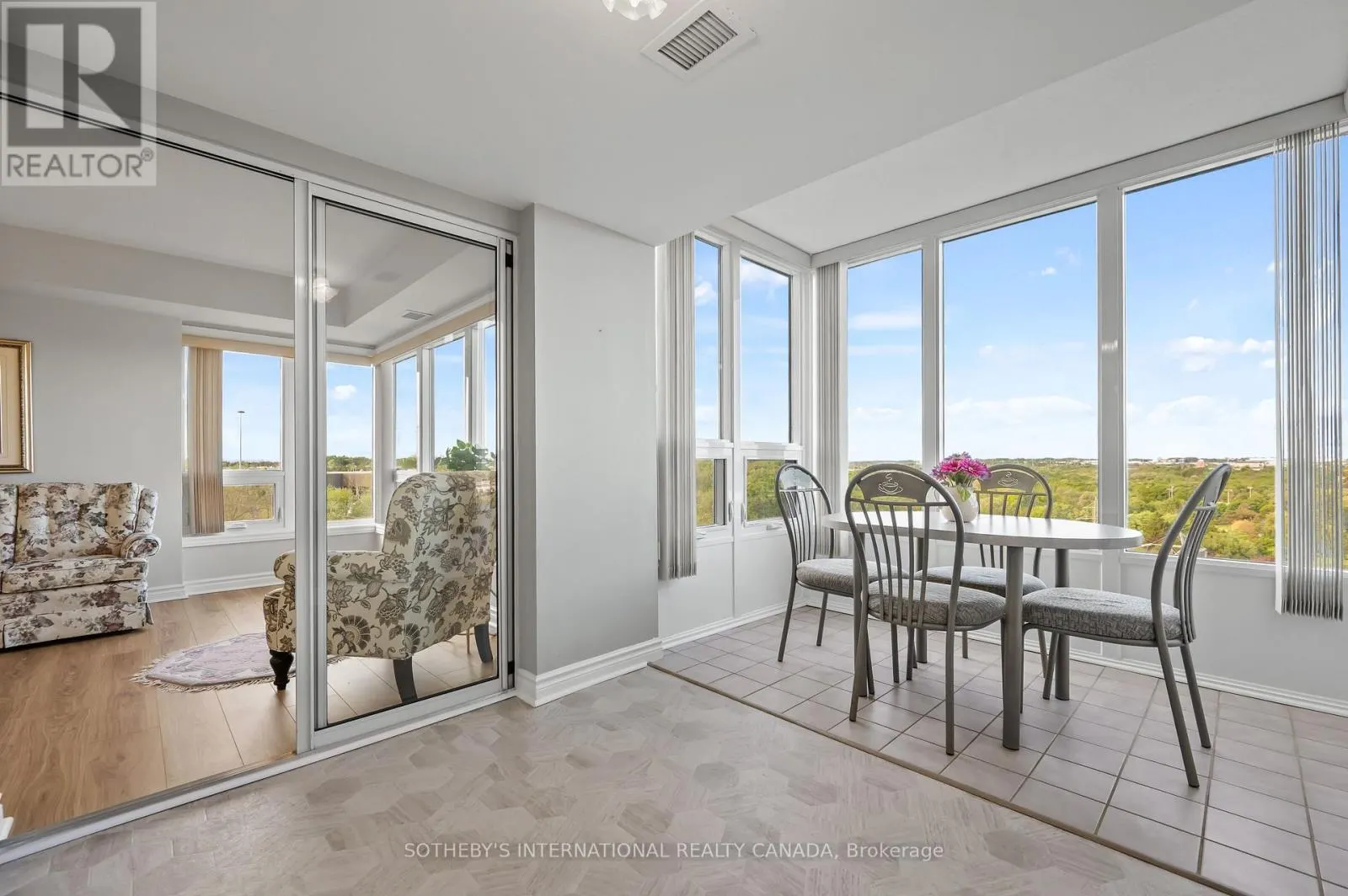 1003 - 237 KING STREET W