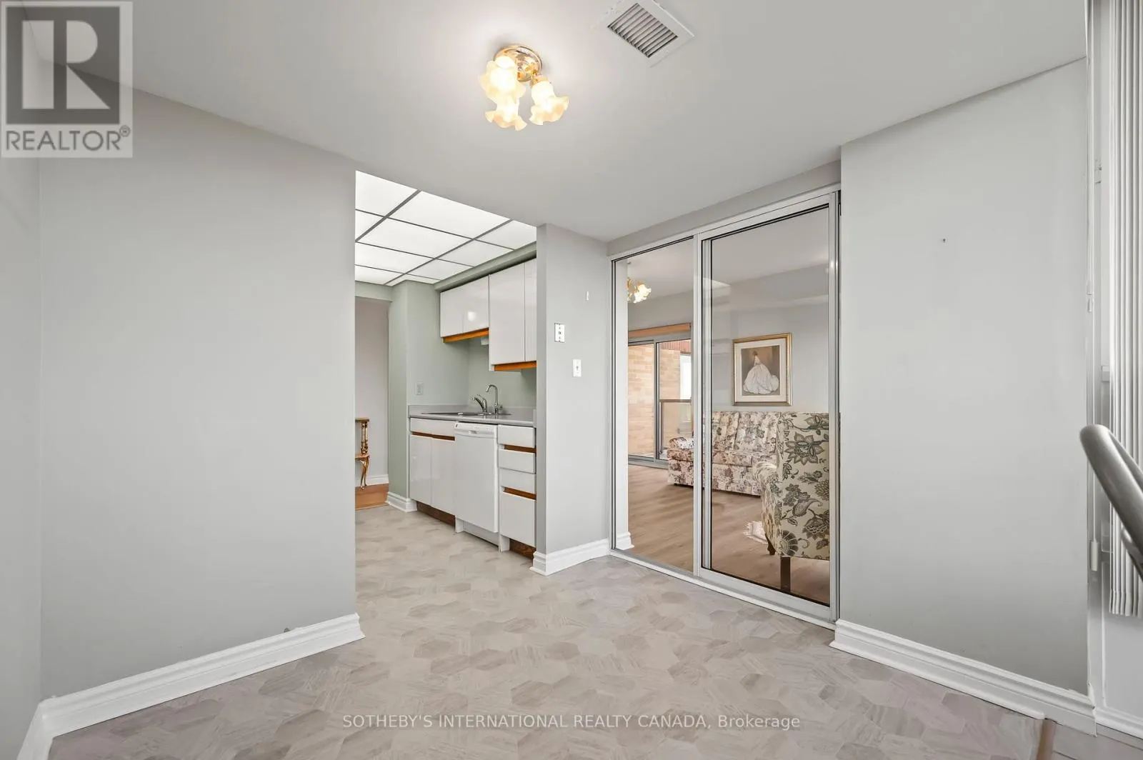 1003 - 237 KING STREET W