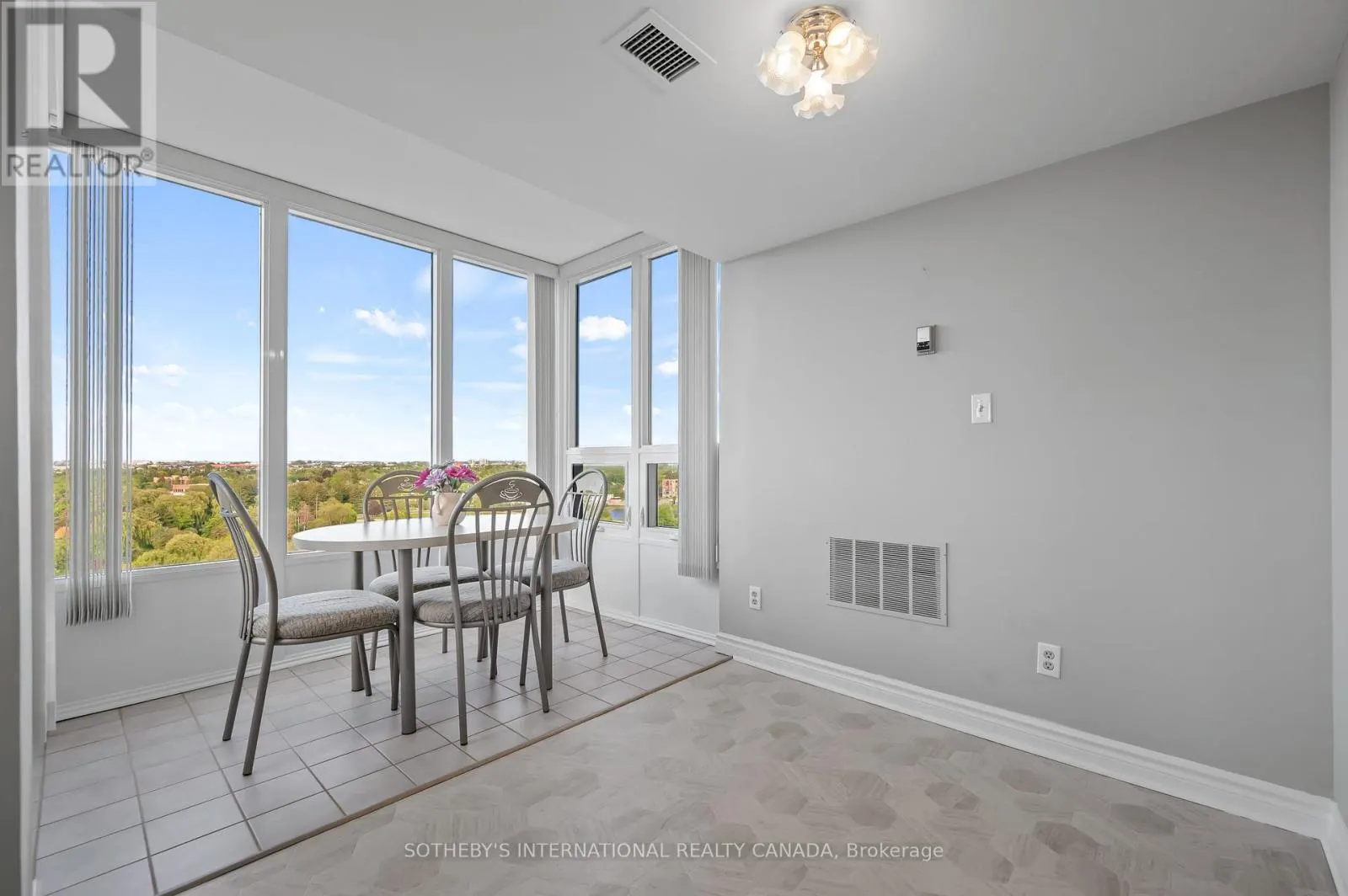 1003 - 237 KING STREET W