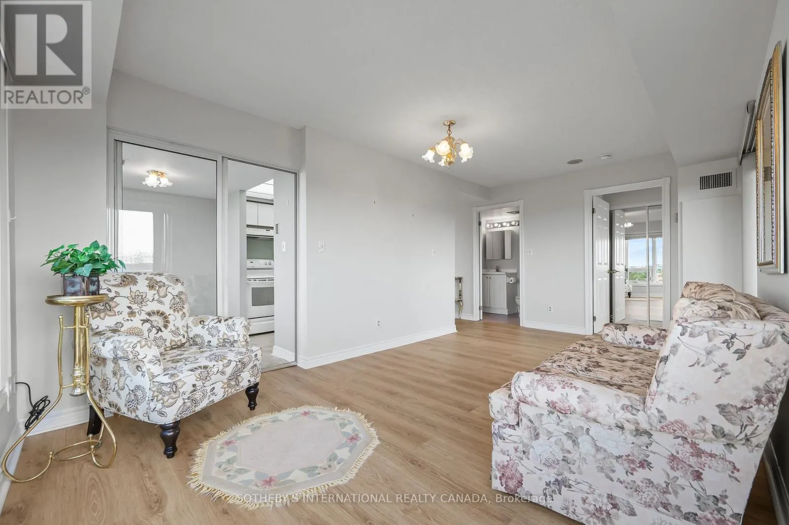 1003 - 237 KING STREET W