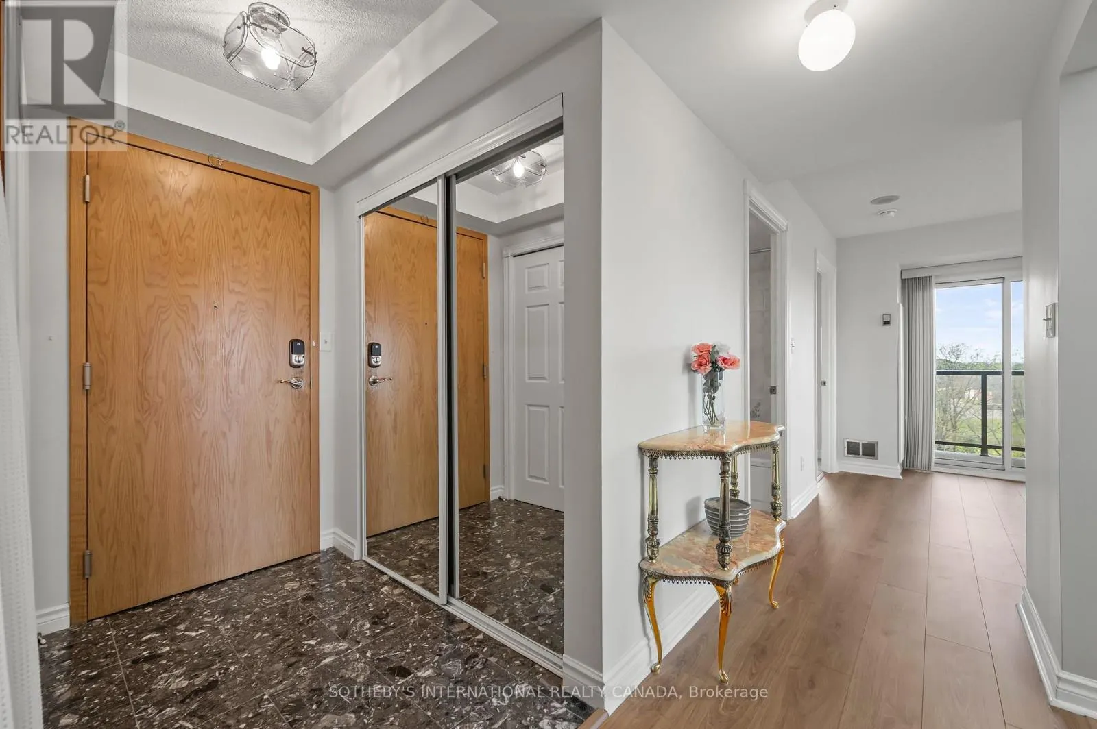 1003 - 237 KING STREET W