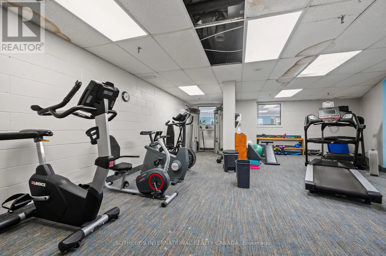 1003 - 237 KING STREET W