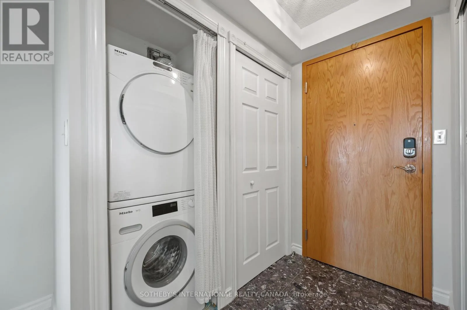 1003 - 237 KING STREET W