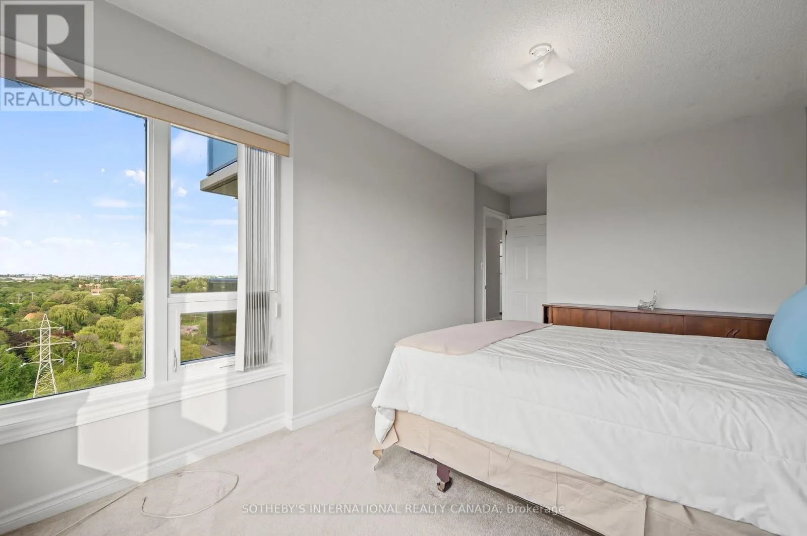 1003 - 237 KING STREET W