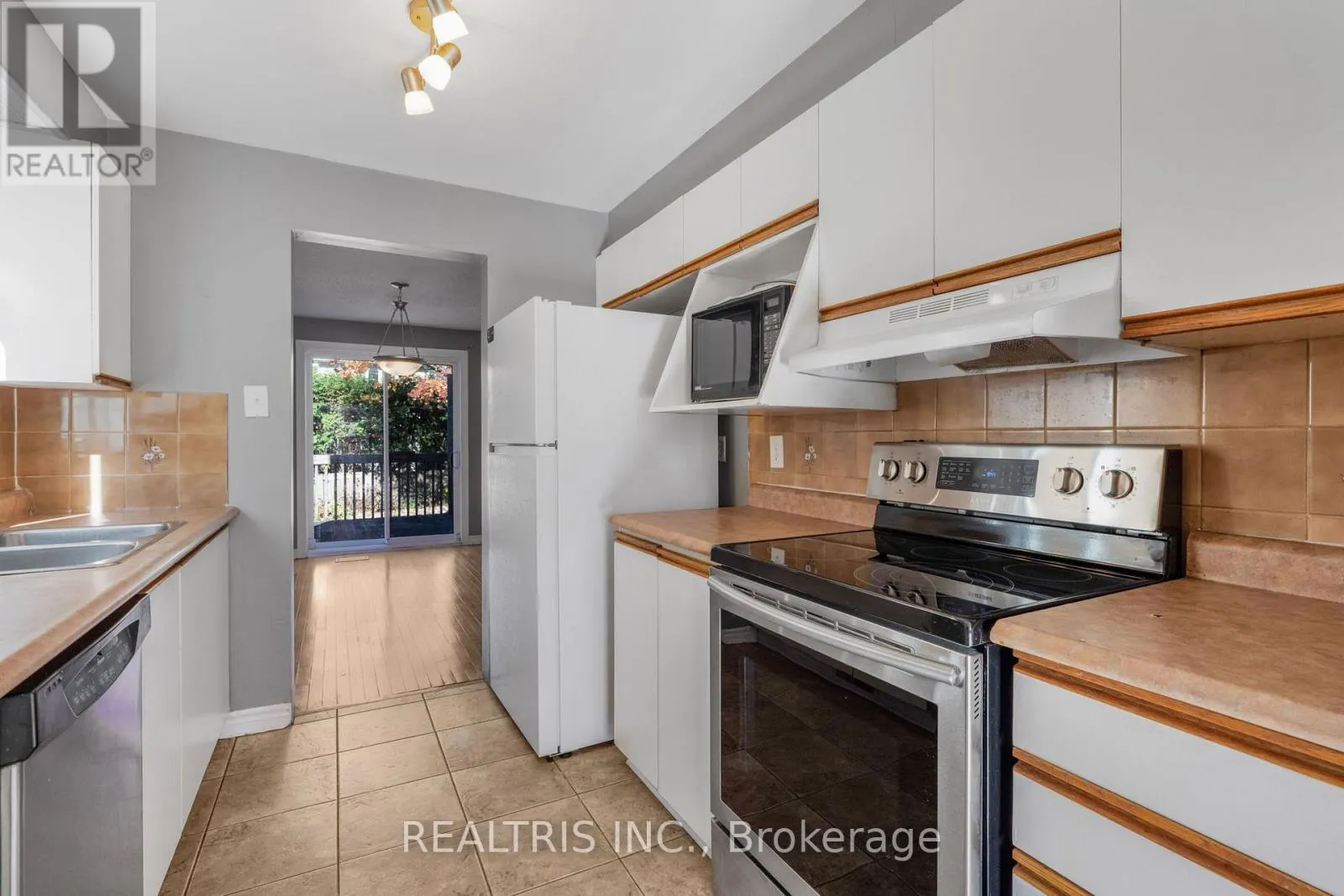 1598 MEADOWFIELD PLACE