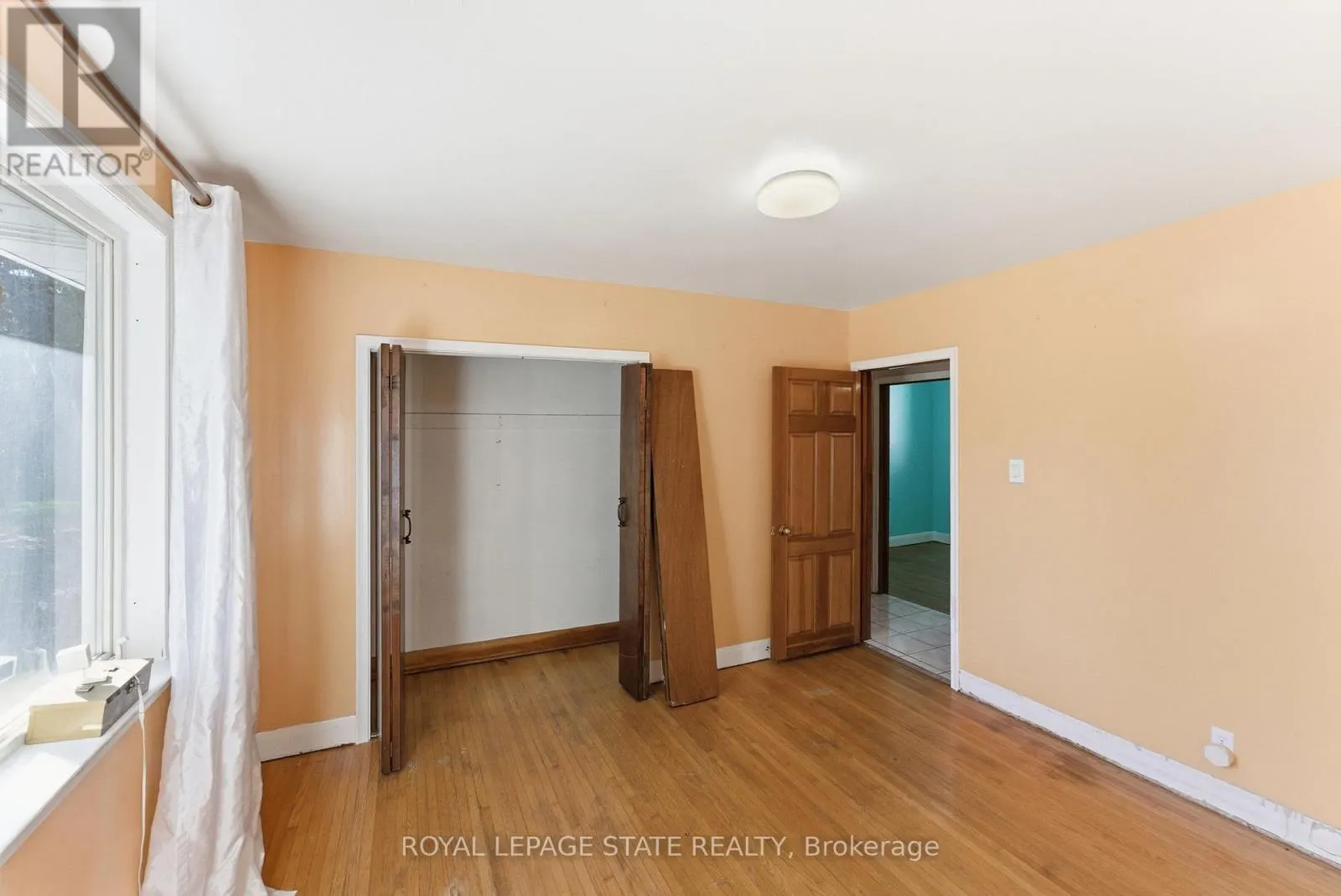 2088 UPPER JAMES STREET