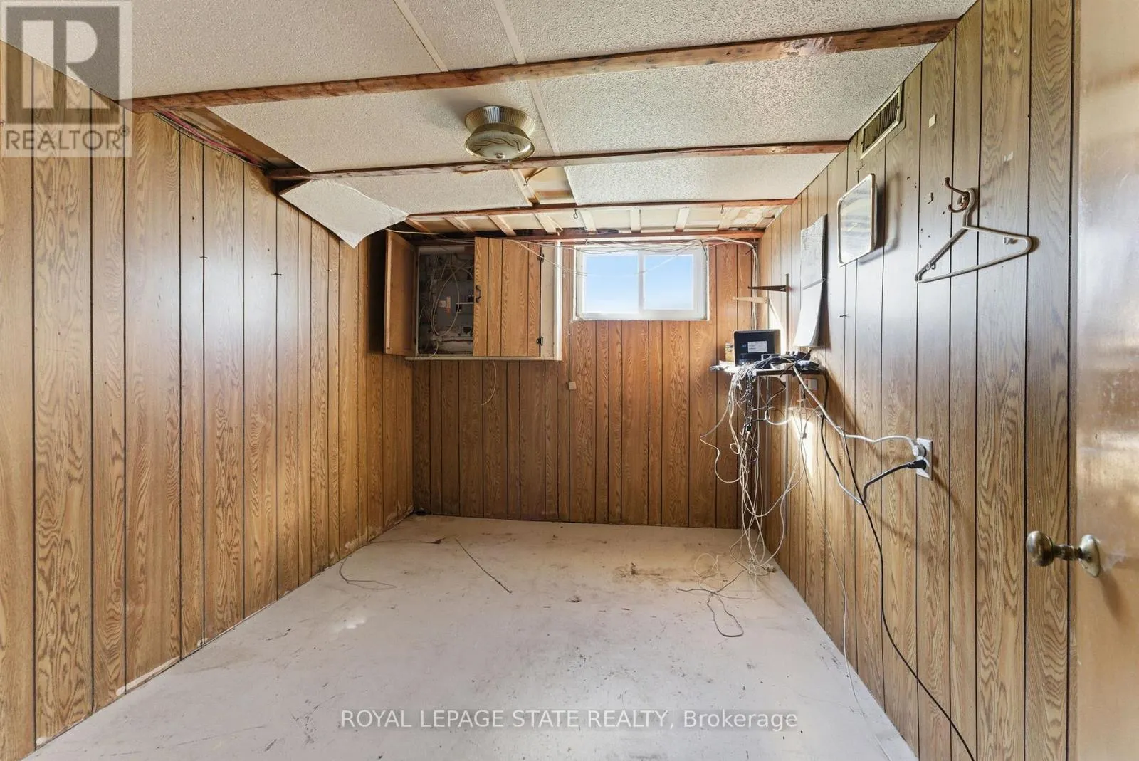 2088 UPPER JAMES STREET