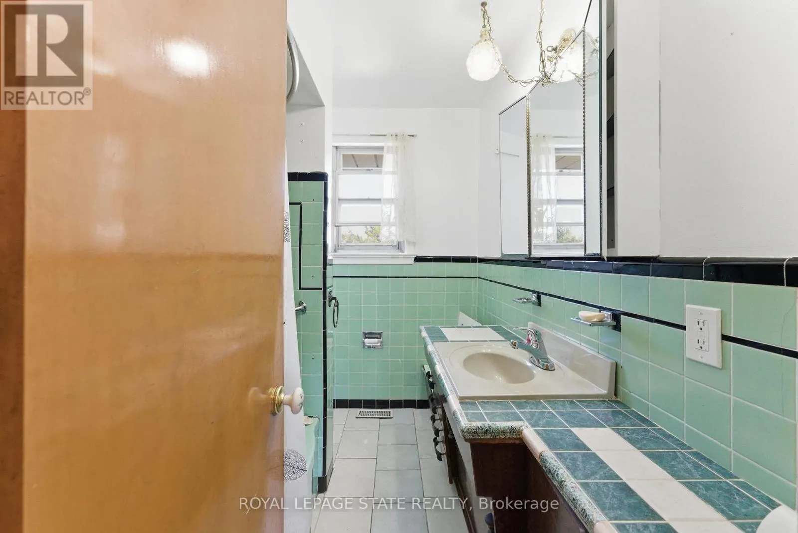 2088 UPPER JAMES STREET