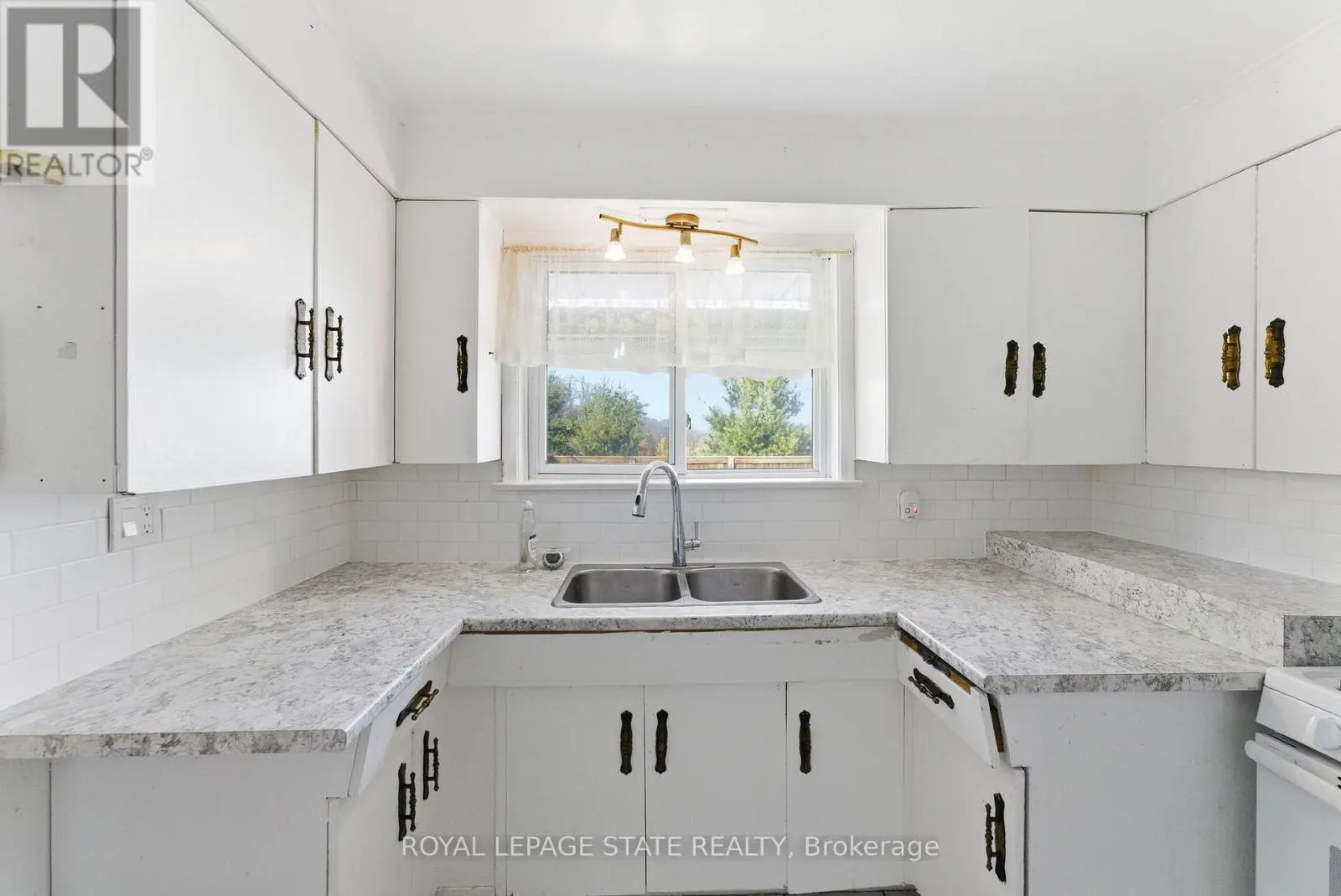 2088 UPPER JAMES STREET