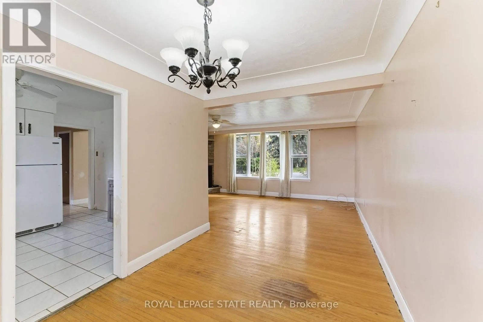 2088 UPPER JAMES STREET